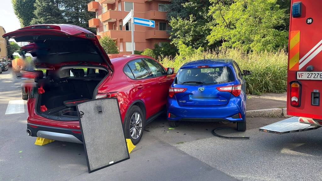 Scontro fra auto tra viale Gorizia e via Stelvio a Legnano