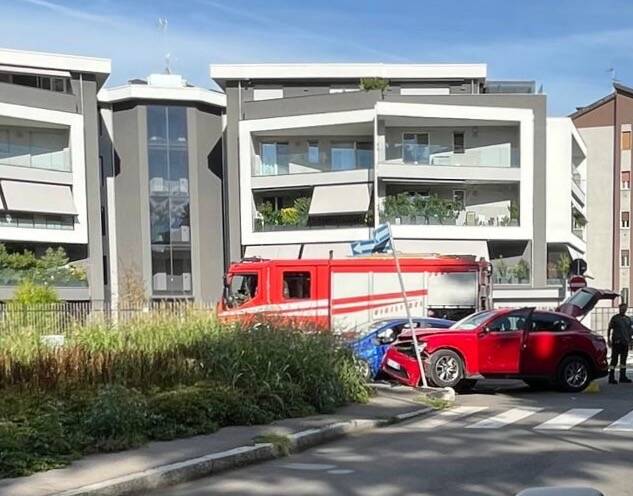 Scontro fra auto tra viale Gorizia e via Stelvio a Legnano