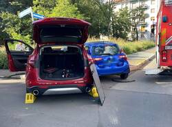 Scontro fra auto tra viale Gorizia e via Stelvio a Legnano