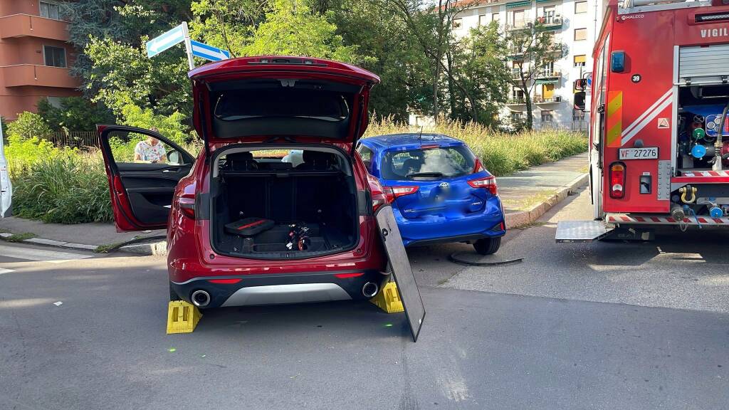 Scontro fra auto tra viale Gorizia e via Stelvio a Legnano