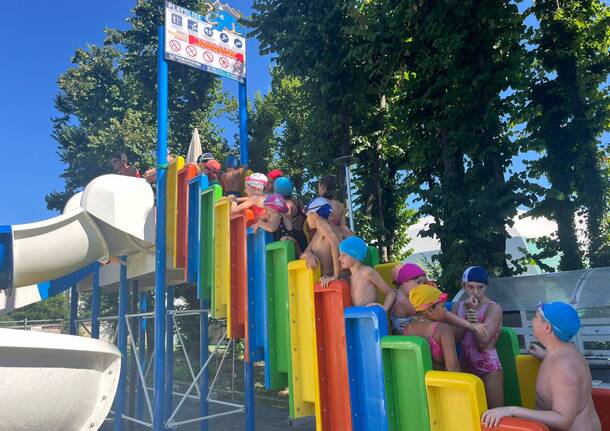 Taglio del nastro per la piscina estiva del centro sportivo Libero Ferrario di Parabiago