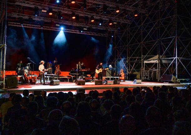 Vinicio Capossela in concerto al Vittoriale degli Italiani