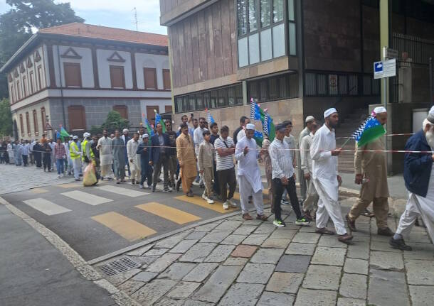 350 fedeli sunniti in corteo a Legnano per un messaggio di misericordia e pace