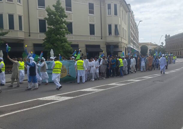 350 fedeli sunniti in corteo a Legnano per un messaggio di misericordia e pace