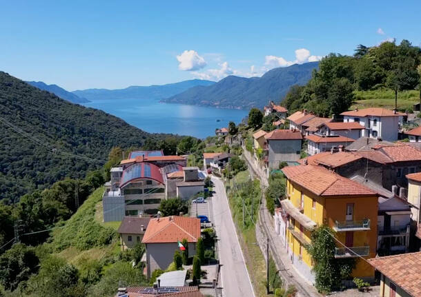 Dentro il circolo ACLI di Garabiolo, dove il paese si ritrova