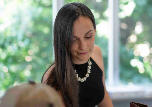 Alice Olivieri, la giovane stilista sommese che crea vestiti con il pelo di cane