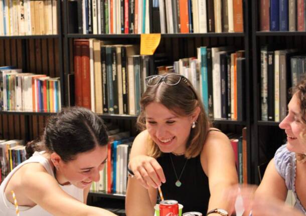 Note e divertimento al debutto di Aperisong: il quiz musicale del giovedì a Materia