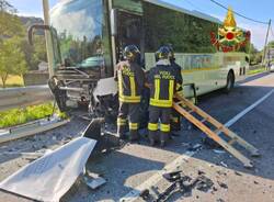 Schianto auto - bus a Brovello Carpugnino