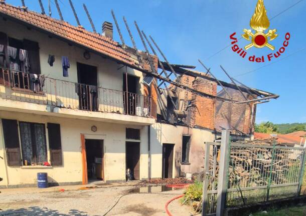 Incendio tetto a Vergiate