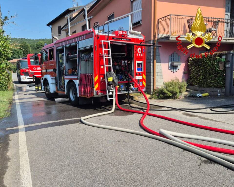 Incendio tetto a Vergiate