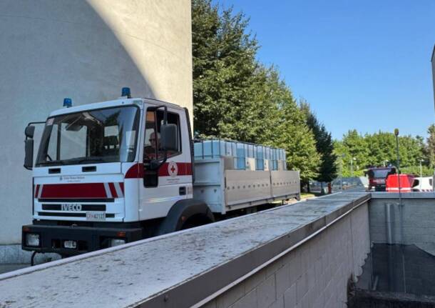 La Croce Rossa in supporto dell’ospedale di Varese durante il black out idrico