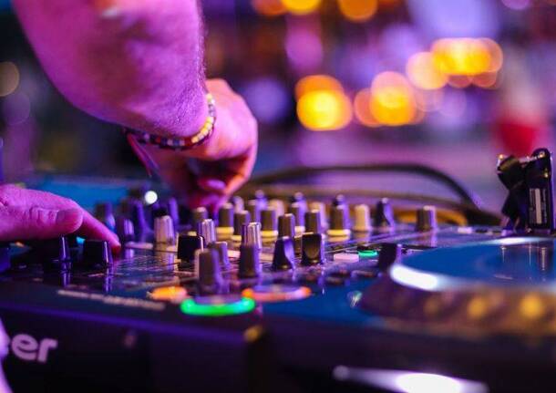 Capitan Nemo offre un Dj set gratuito a due Comuni ma non ottiene nemmeno una risposta