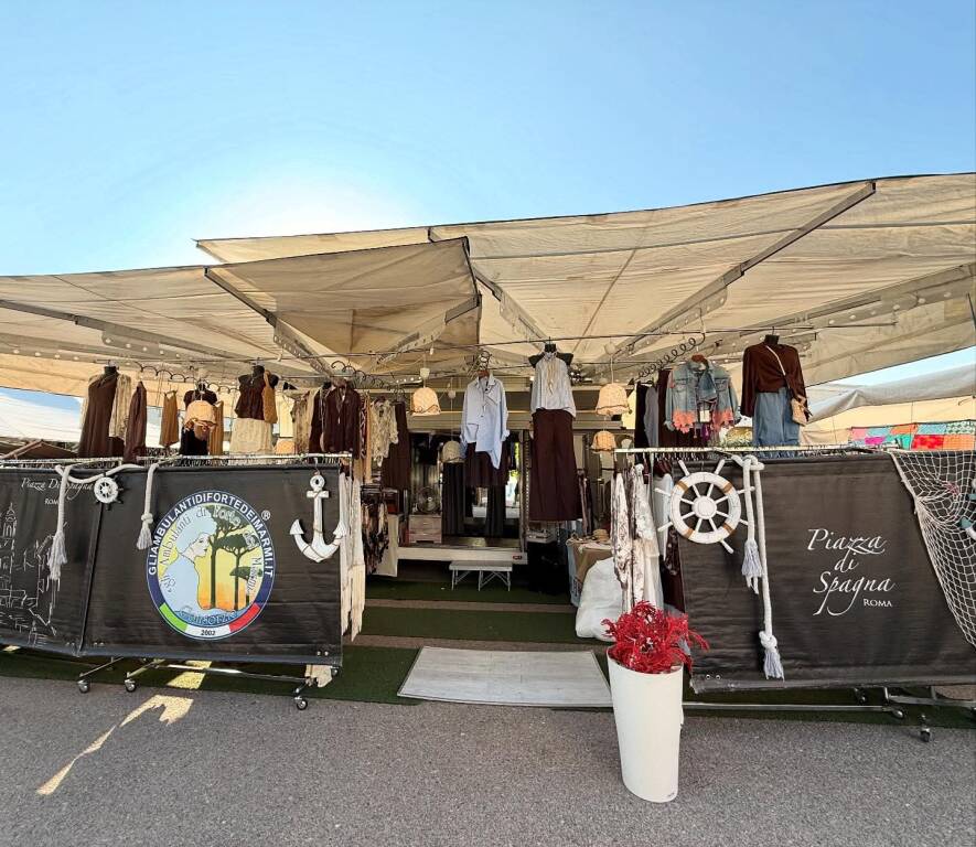 Gli Ambulanti di Forte dei Marmi® colorano il ferragosto di Angera