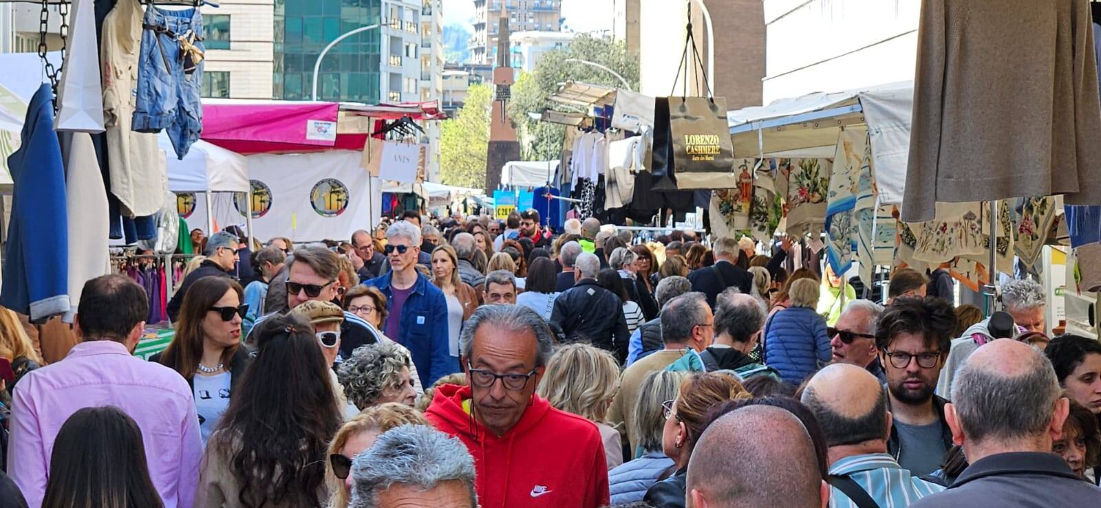 Gli Ambulanti di Forte dei Marmi® colorano il ferragosto di Angera