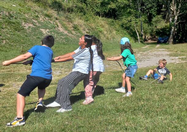 Giochi e risate dei bambini fra le montagne della Veddasca