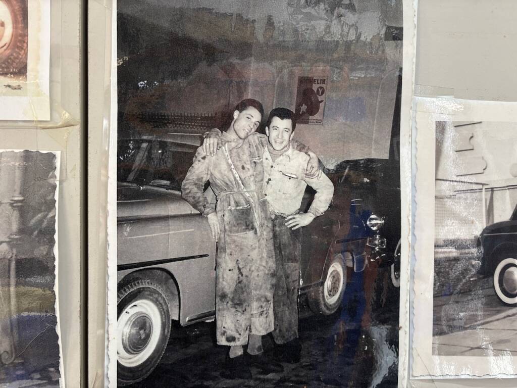Il benzinaio che ha trasformato la sua stazione in un museo del vintage a Varese
