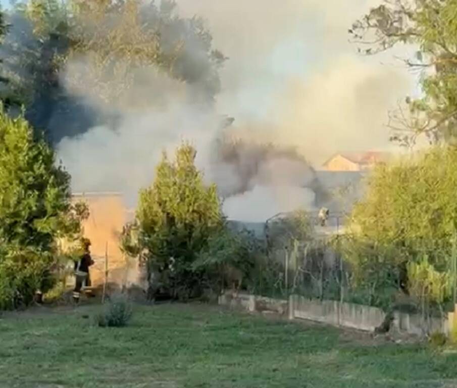 Incendio a Cerro Maggiore 4 agosto 2025 