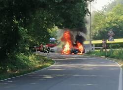 Incendio auto 
