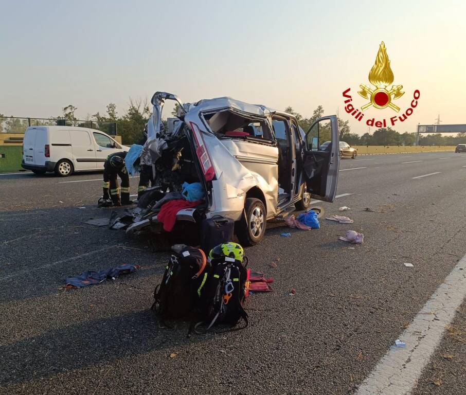 Incidente tra un camion e un auto sull'A4 tra la barriera della Ghisolfa e l'uscita di Rho