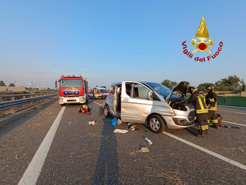 Incidente tra un camion e un auto sull'A4 tra la barriera della Ghisolfa e l'uscita di Rho
