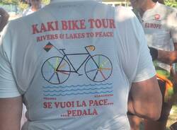 L'arrivo del Kaki Bike Tour a Travedona Monate