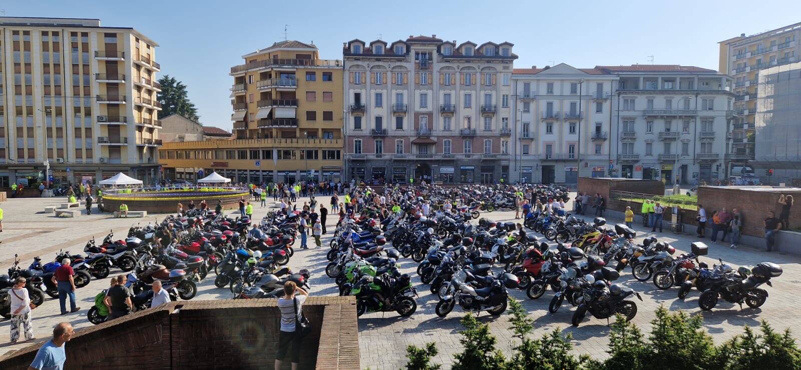 La partenza del 21 Motoadunata degli alpini