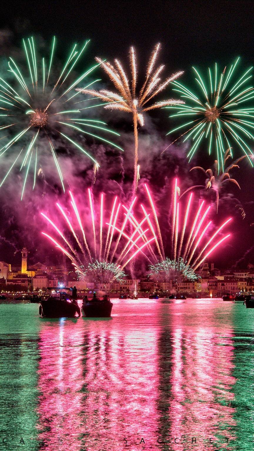 Lumina 2025, i fuochi d'artificio di Arona