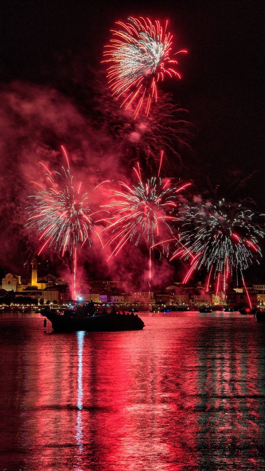 Lumina 2025, i fuochi d'artificio di Arona