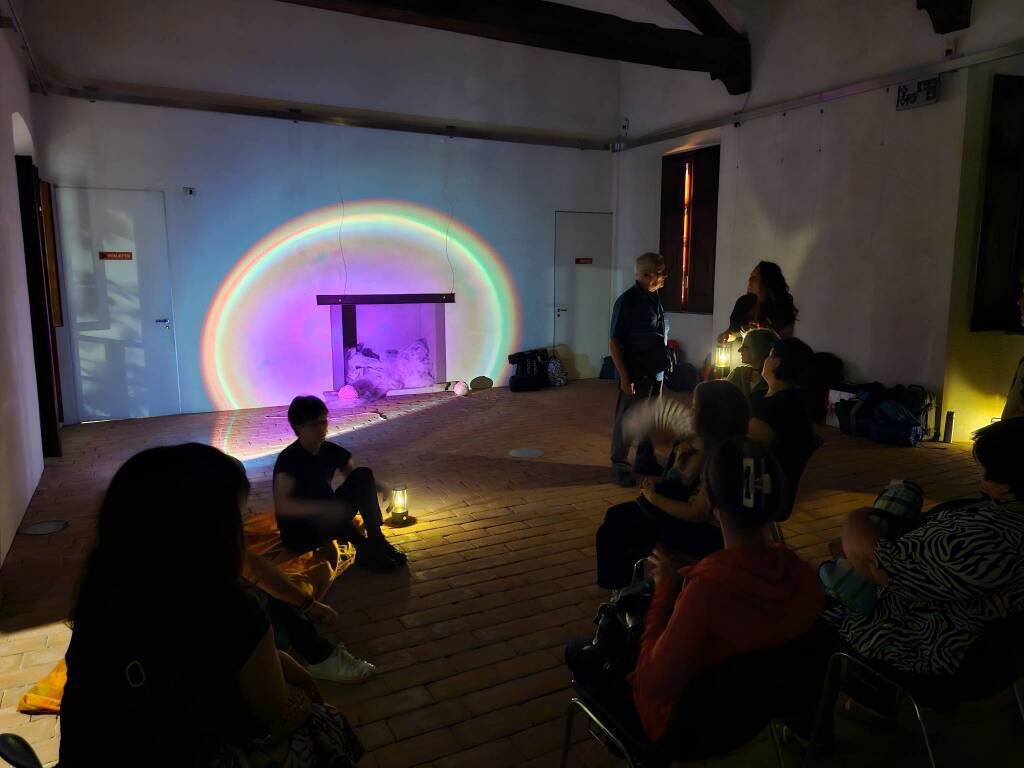 Maratona di letture notturne a luci soffuse al Castello di Legnano con "Ascoltami nel buio"
