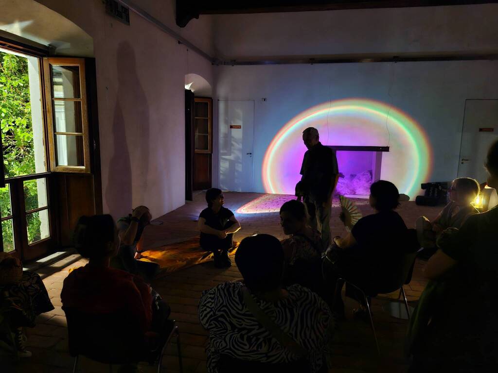 Maratona di letture notturne a luci soffuse al Castello di Legnano con "Ascoltami nel buio"