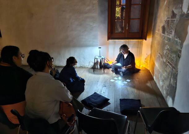 Maratona di letture notturne a luci soffuse al Castello di Legnano con "Ascoltami nel buio"