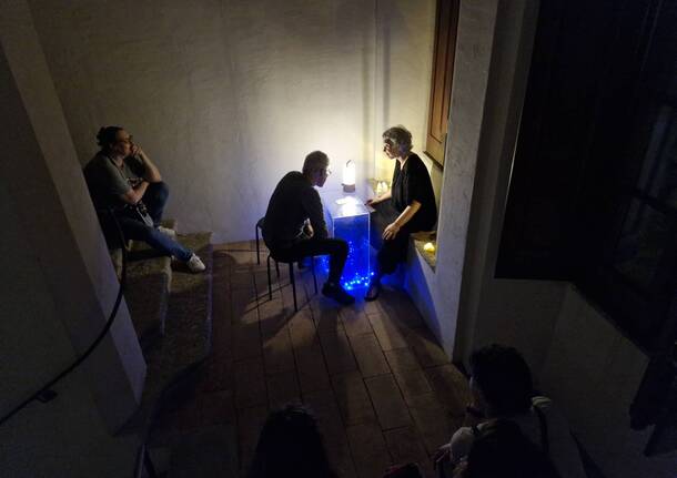 Maratona di letture notturne a luci soffuse al Castello di Legnano con “Ascoltami nel buio”