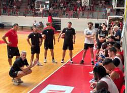 Openjobmetis, primi applausi dei tifosi