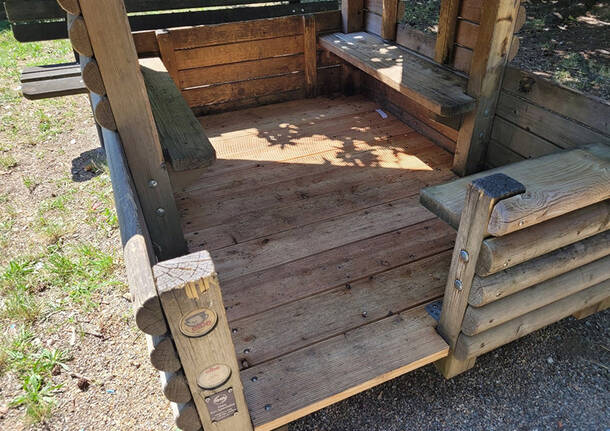 Ripristinati i giochi vandalizzati al Parco Corte del Ciliegio di Castellanza