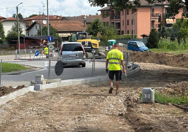 Il cantiere della ciclopedonale a Vedano Olona