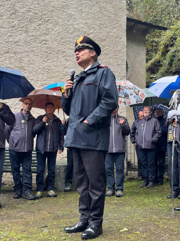 A Monteviasco una targa per ringraziare i Carabinieri: “Presenza fedele e instancabile”