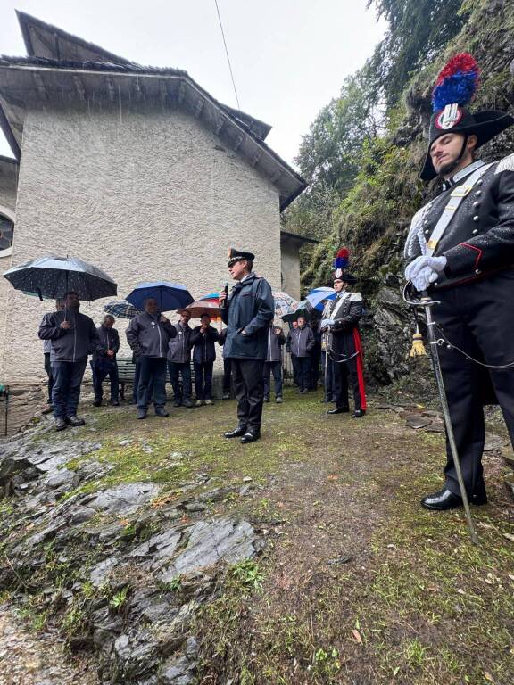 A Monteviasco una targa per ringraziare i Carabinieri: “Presenza fedele e instancabile”