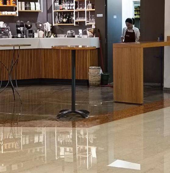 Allagamento centro commerciale iper belforte varese