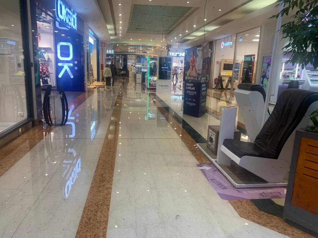 Allagamento centro commerciale iper belforte varese