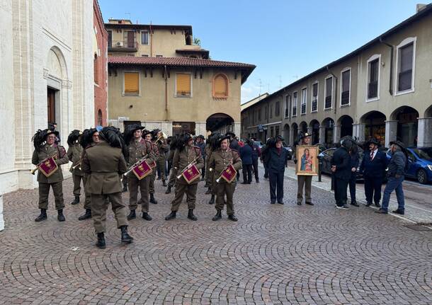 I Bersaglieri donano alla Parrocchia San Domenico di Legnano un quadro con la loro patrona