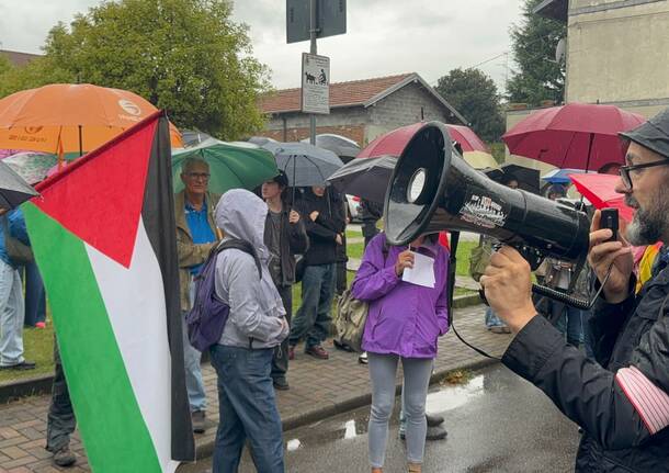 La protesta contro le forniture a Israele allo stabilimento Leonardo di Cascina Costa