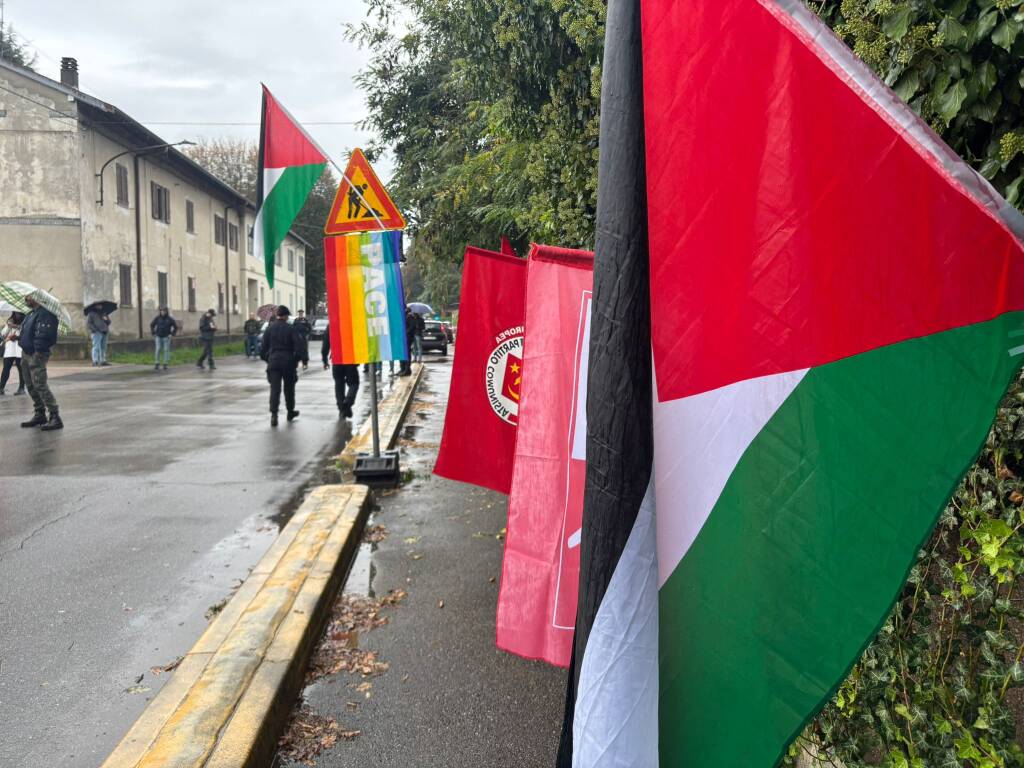 La protesta contro le forniture a Israele allo stabilimento Leonardo di Cascina Costa