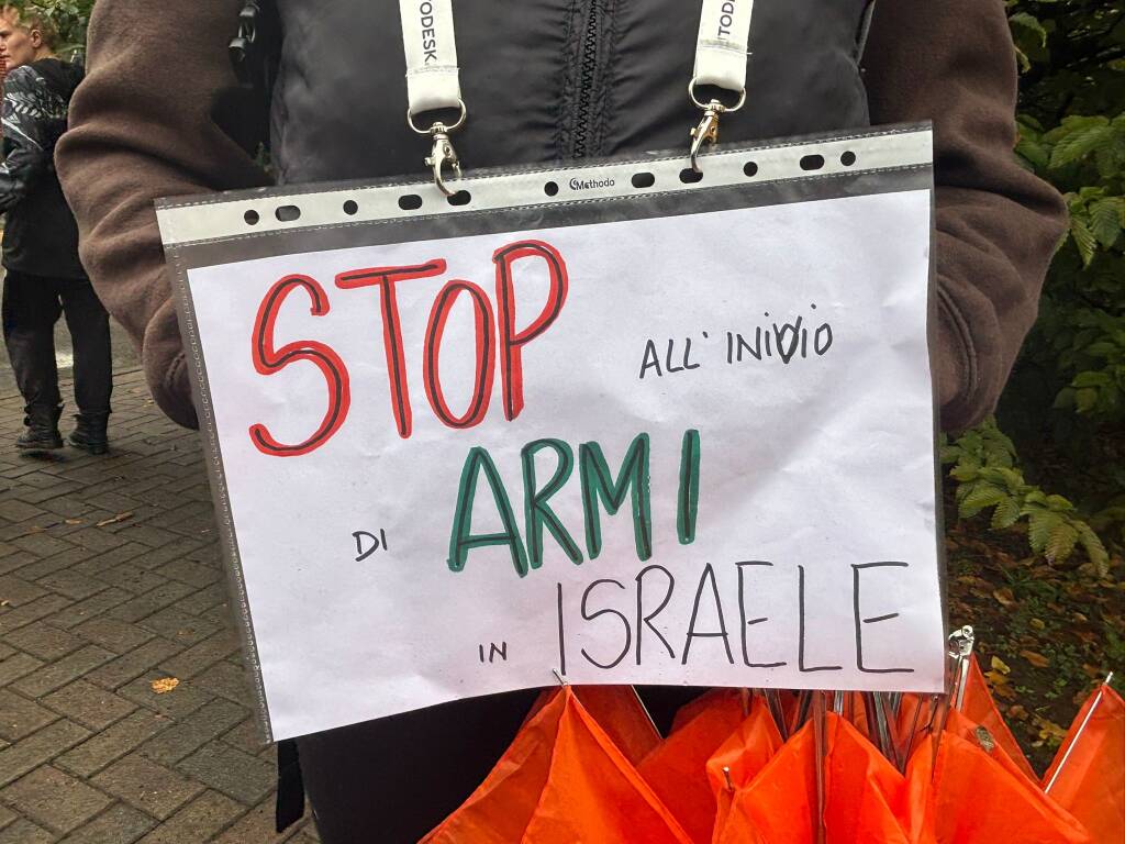 La protesta contro le forniture a Israele allo stabilimento Leonardo di Cascina Costa