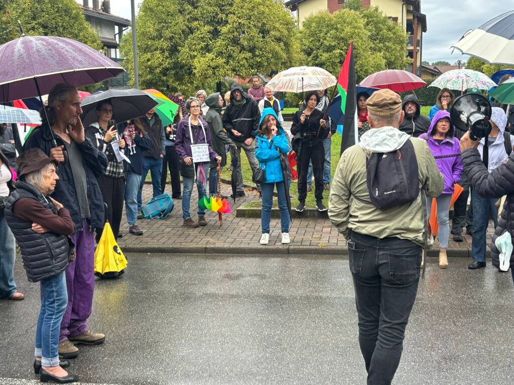 La protesta contro le forniture a Israele allo stabilimento Leonardo di Cascina Costa