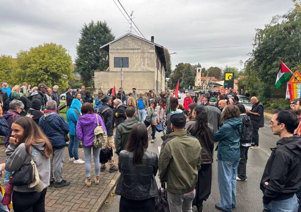 La protesta contro le forniture a Israele allo stabilimento Leonardo di Cascina Costa