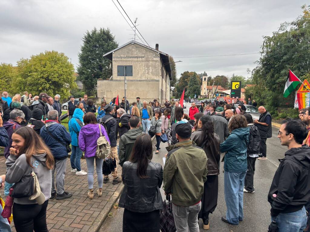 La protesta contro le forniture a Israele allo stabilimento Leonardo di Cascina Costa