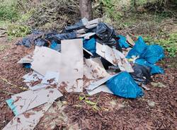 Spazzatura alle Grotte della Valganna