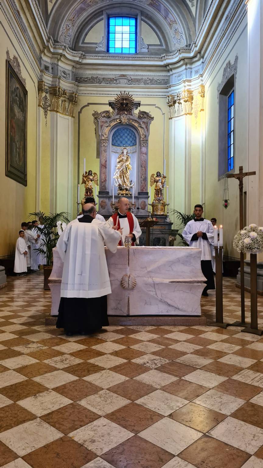 Cerro Maggiore dà il benvenuto al nuovo parroco don Erasmo Rebecchi