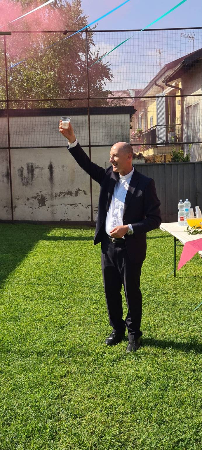 Cerro Maggiore dà il benvenuto al nuovo parroco don Erasmo Rebecchi