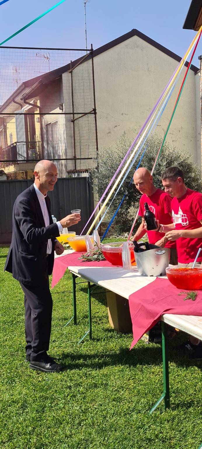 Cerro Maggiore dà il benvenuto al nuovo parroco don Erasmo Rebecchi